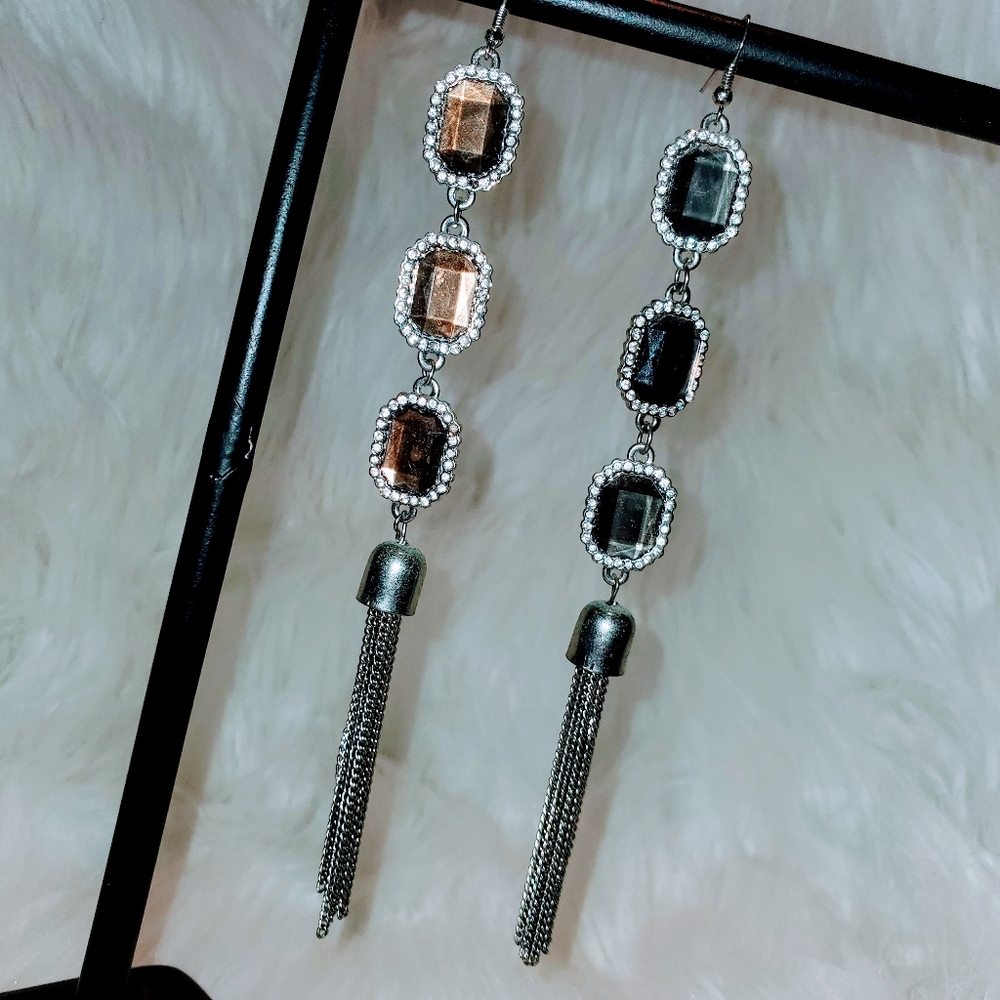 5/$30 🌺 Rhinestone Studded Dangle Earrings